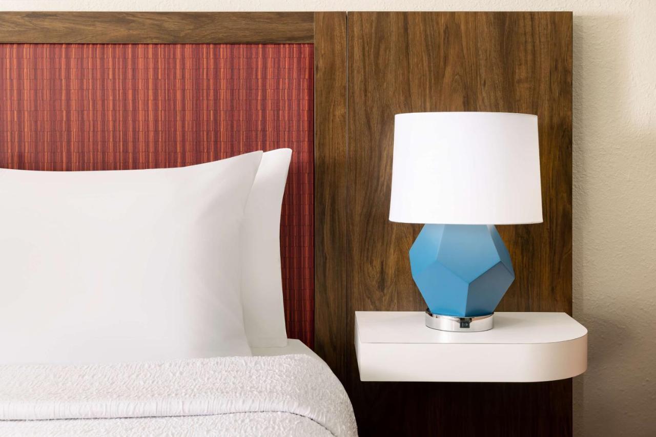 Hampton Inn Long Island/Ісландія Екстер'єр фото