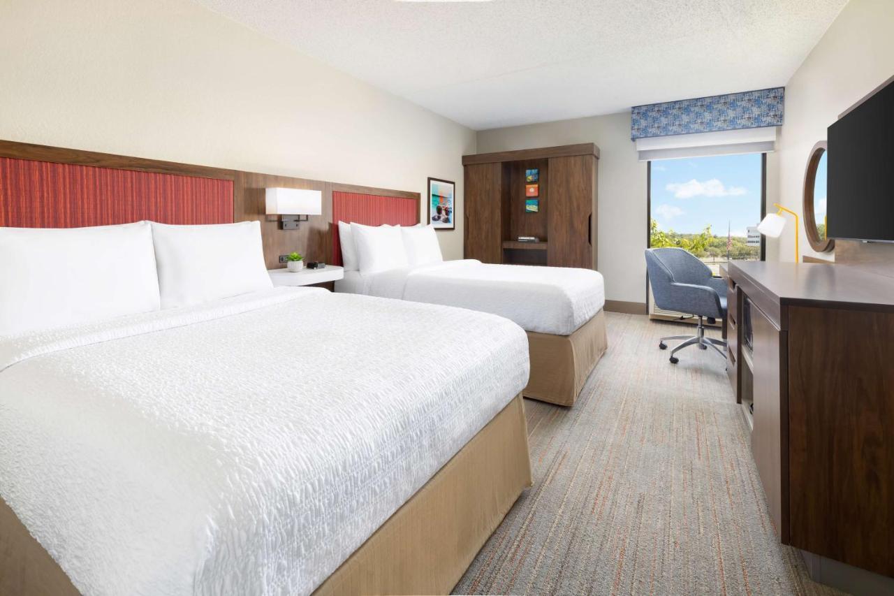 Hampton Inn Long Island/Ісландія Екстер'єр фото
