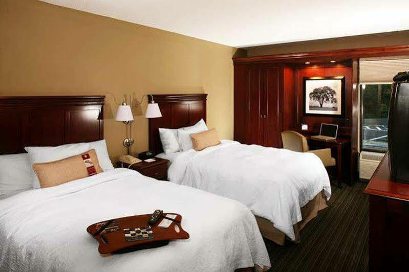 Hampton Inn Long Island/Ісландія Екстер'єр фото